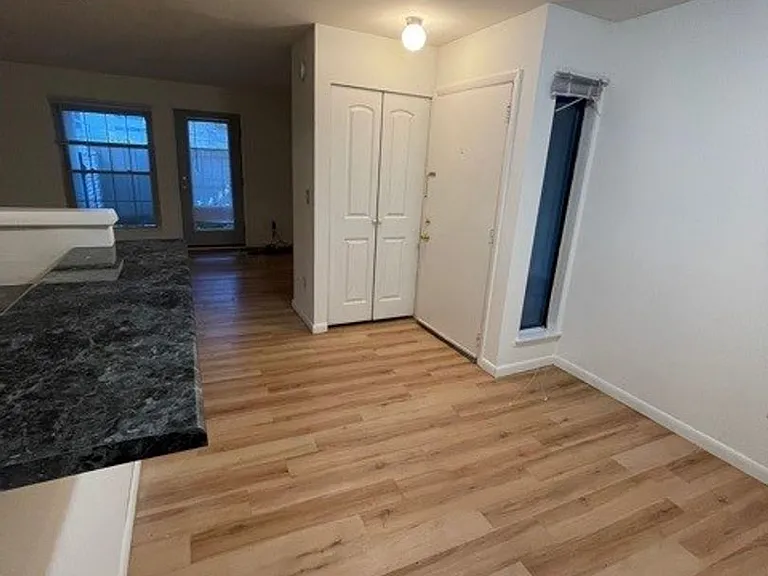University Park Apartments near Cornell University — Photo 414