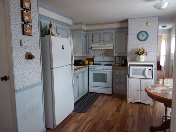 4th image of 102 Laura Ln