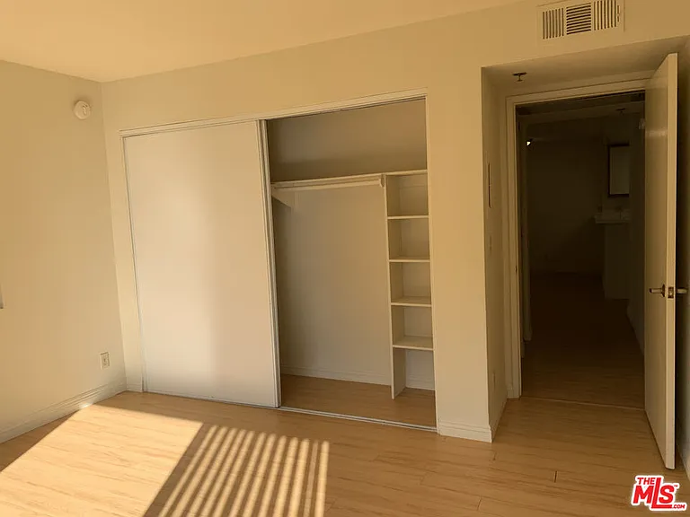 420 S Harvard Blvd #101 — Photo 11