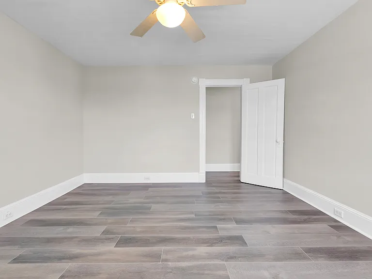 265-267 E Bertsch St #4 — Photo 17