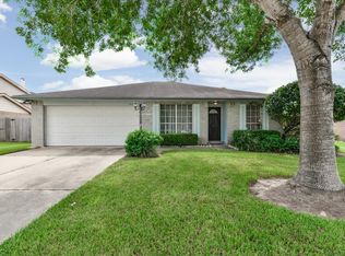 405 Country Ln, League City, TX 77573