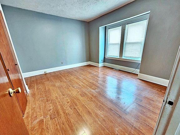 5th image of 590 Centre St