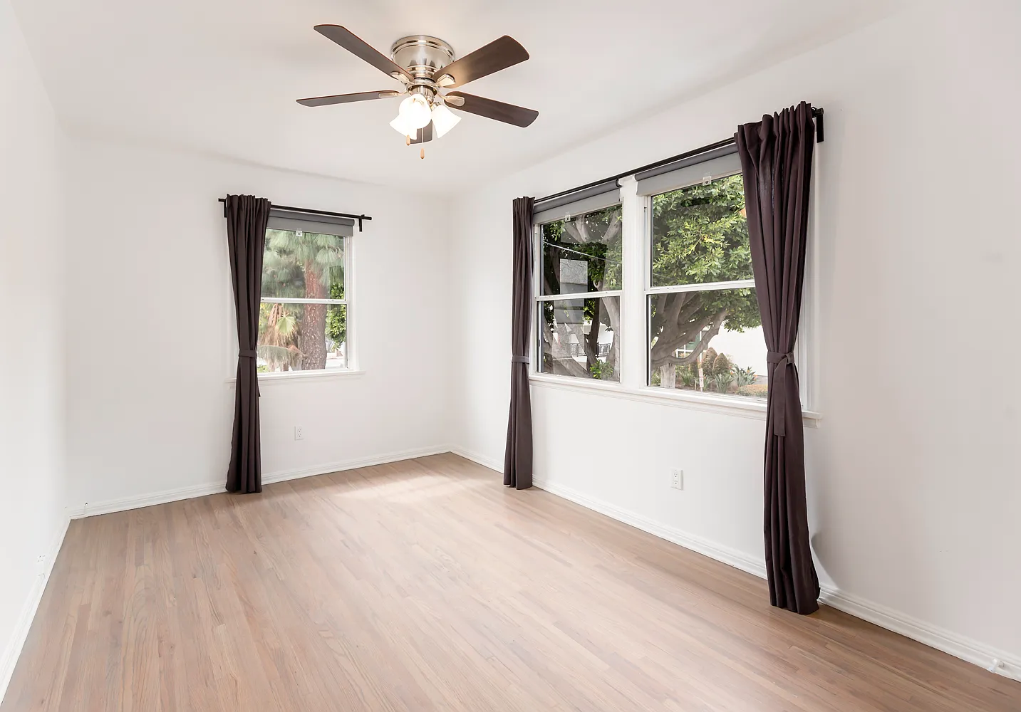 2728 Arizona Ave — Photo 3