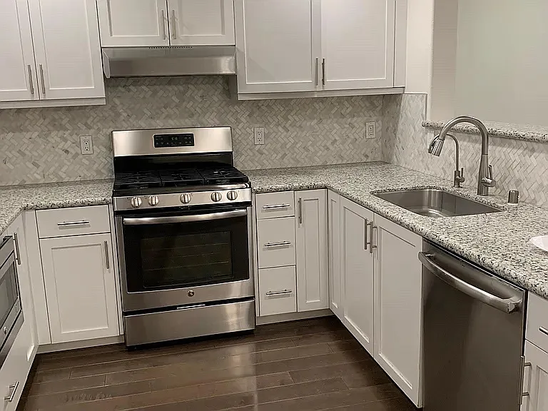 2585 El Camino Real — Photo 3