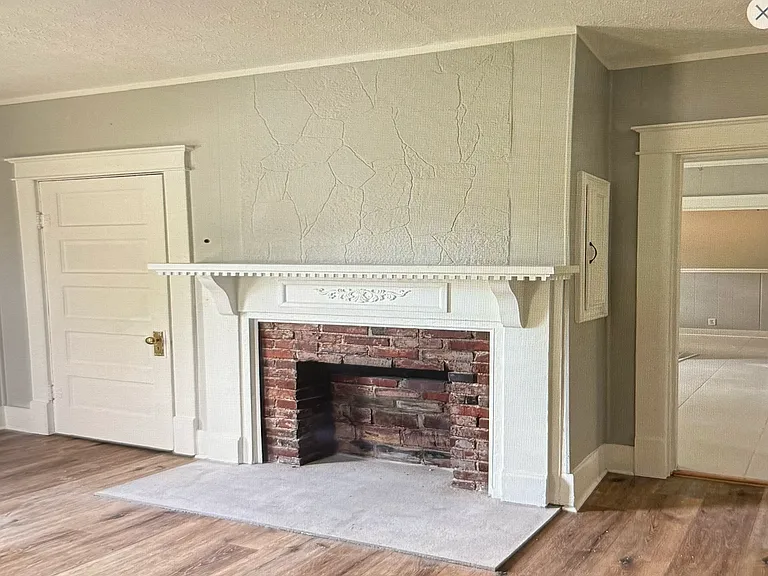 305 S Russell St — Photo 5