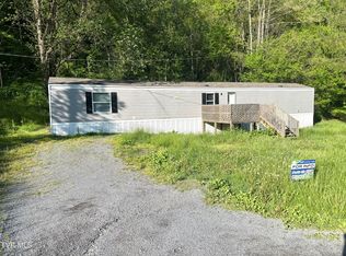 236 Redwood Dr, Raven, VA 24639