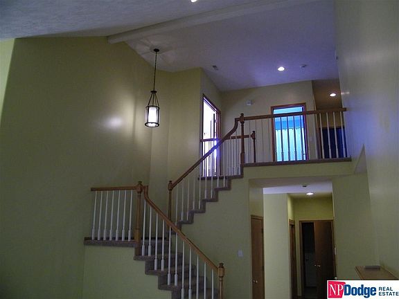 5th image of 921 S 186th St