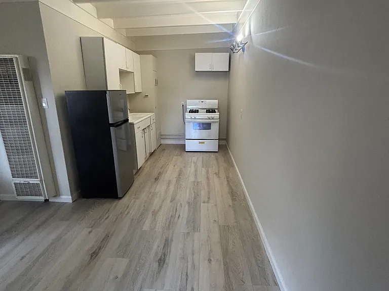 881 Lyndon St #3 — Photo 4