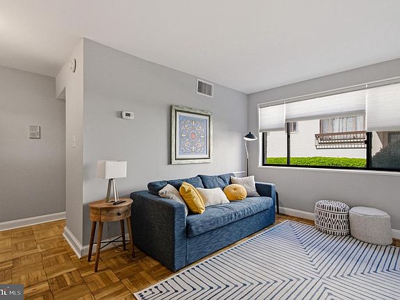 4th image of 2606 Tunlaw Rd NW APT 2