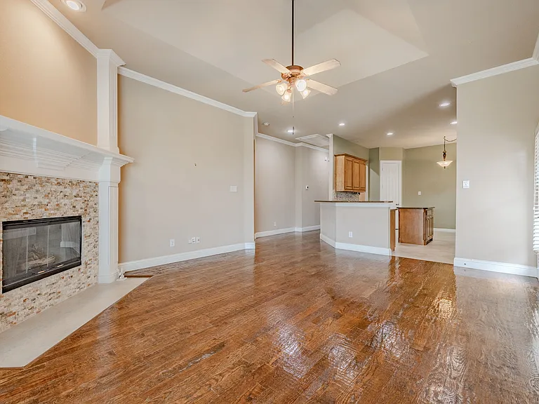 2200 Stone Creek Dr — Photo 15