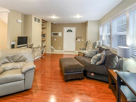 3rd image of 1390 NE Keyport Hills Dr