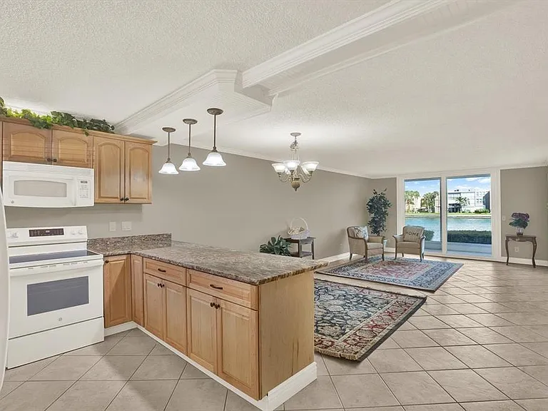 7625 Sun Island Dr S #107 — Photo 8