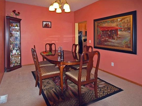 3rd image of 2361 Woodcrest Dr
