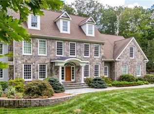 590 Deercliff Rd, Avon, CT 06001