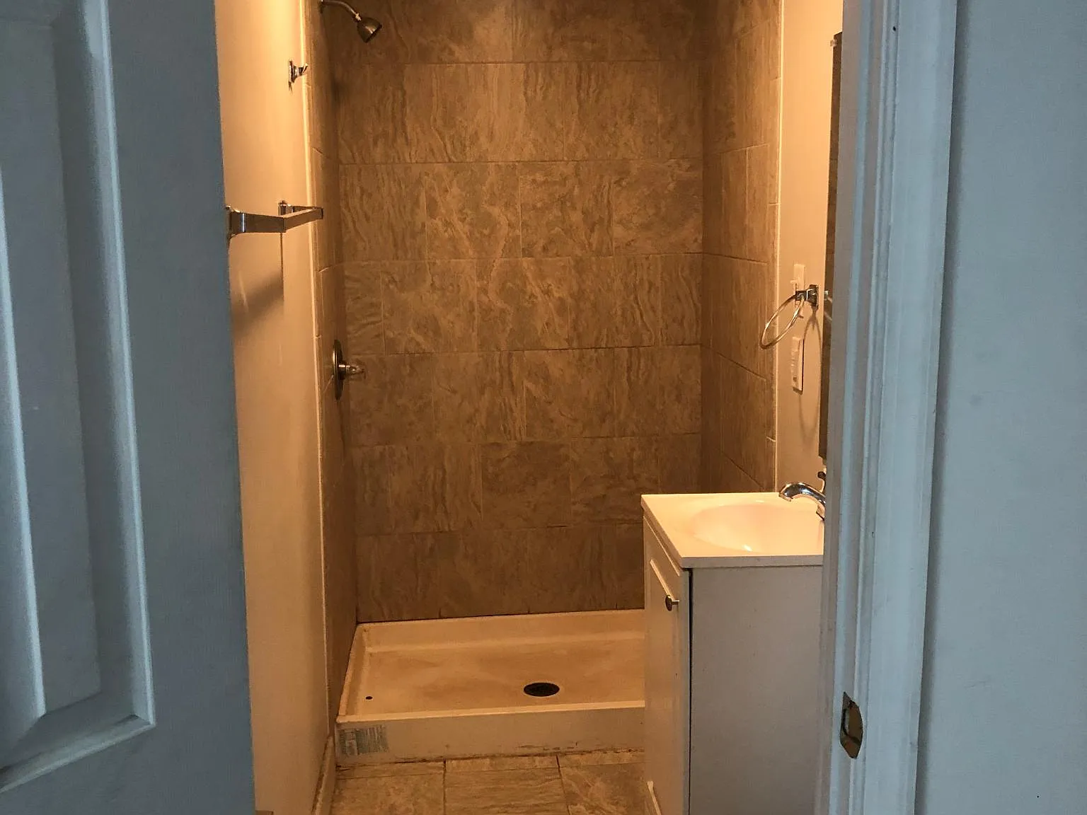 4 bed, 1748 sqft, $2,500 — Photo 4