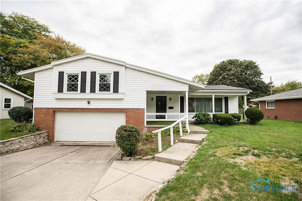 2238 Midlawn Dr photo 1
