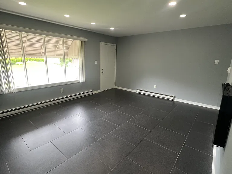 1039 Meade Ct — Photo 5