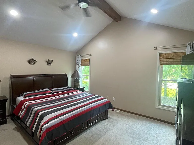 1027 Congress Dr — Photo 25