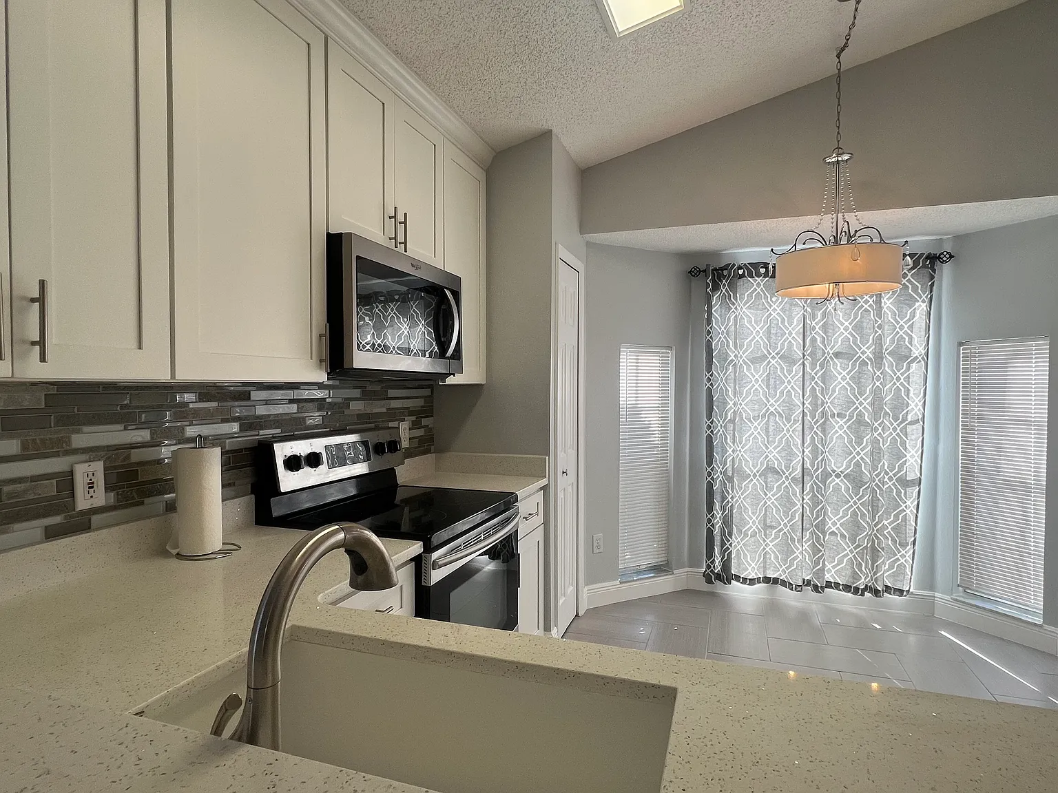 3 bed, 1226 sqft, $2,450 — Photo 4