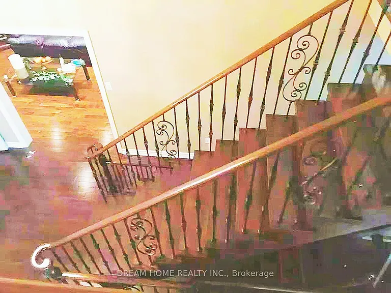 67 Cornell Cres — Photo 6