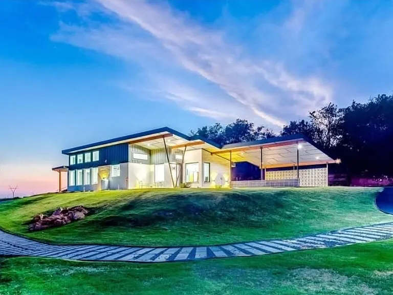 245 Lake House Dr — Photo 1