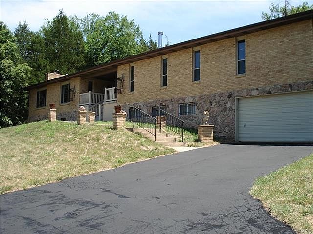 1st image of 16 Huskey Ln
