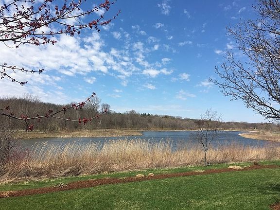 4th image of 782 Waters Edge Dr
