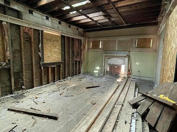 3rd image of 327 Linwood Ave #329