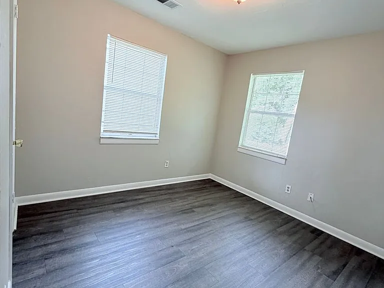 4830 Ruthenia Rd — Photo 5