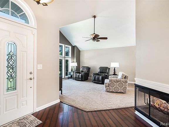 3rd image of 8394 Fairfax Ct