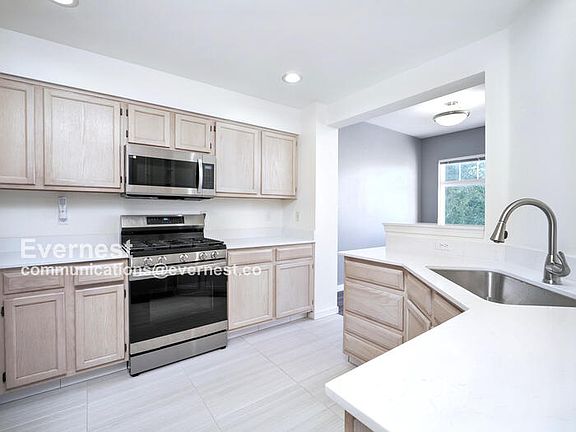 3rd image of 4123 Fieldstone Dr