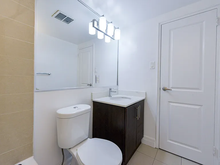 4190 Bathurst St — Photo 10