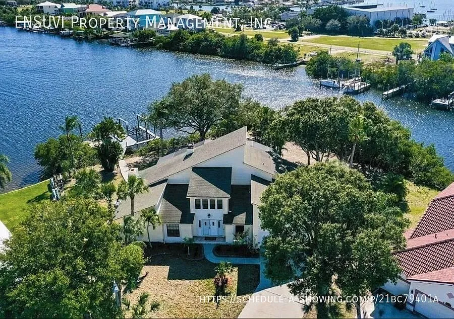 Stunning 5-bedroom, 4-bathroom home located in the desirable community of Cobia Cay — Photo 2