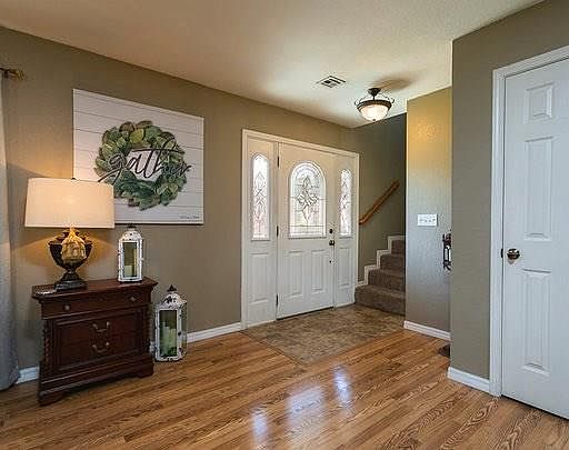 4th image of 407 Corrie Ct