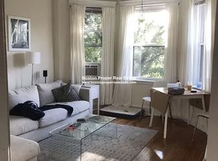 360 Riverway St APT 17E, Boston, MA 02115