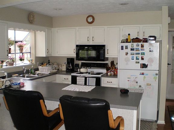 5th image of 9841 S Harbour Pointe Dr #14