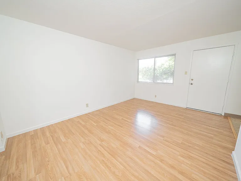 Orchard Apartments — Photo 6