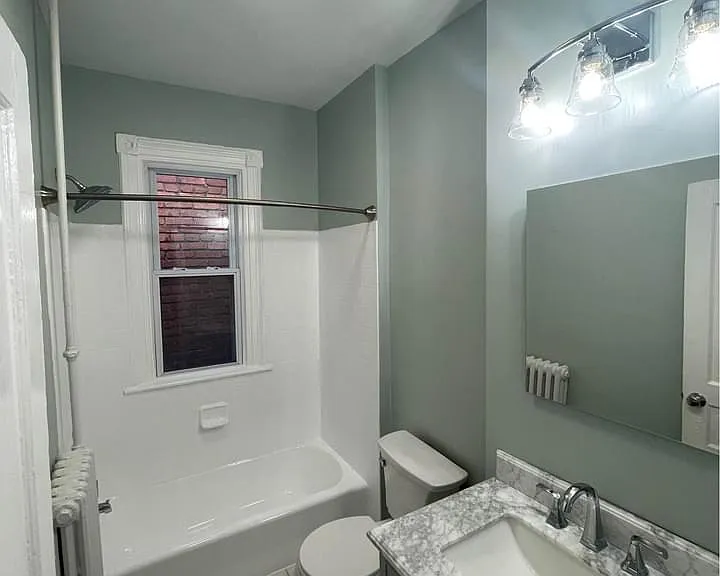1332 E St NE — Photo 7