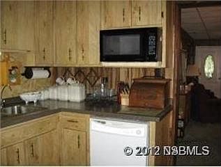 5th image of 292 Newcomb St