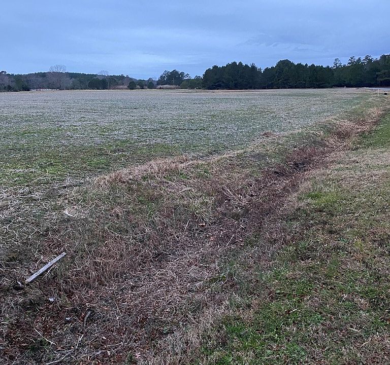 2nd image of 8 Green Landing Rd