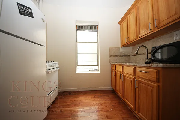 Rented by Kings Court Real Estate | media 25