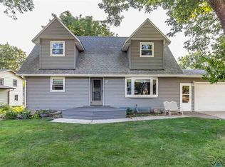 120 S Needles Dr, Brandon, SD 57005