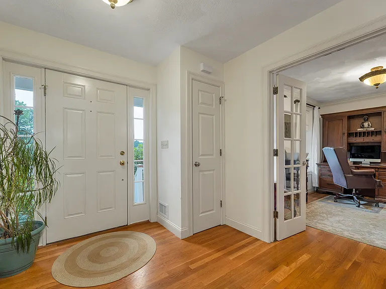 8 Hemlock Ln — Photo 8