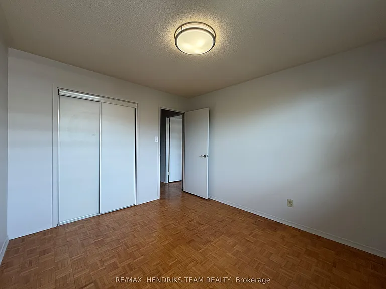 39 Leaside Dr #409 — Photo 6