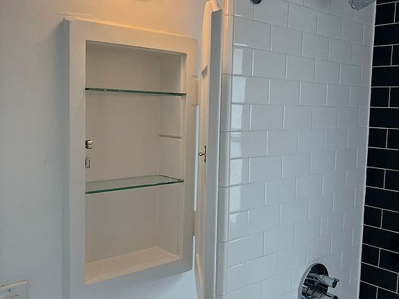 4th image of 2317-2321 Ocean Park Blvd #2317-B