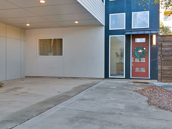 2nd image of 2728 Merrimac St