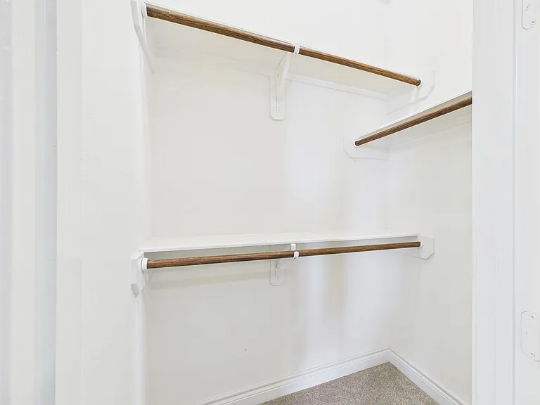 11025 Sherwood Grv — Photo 28
