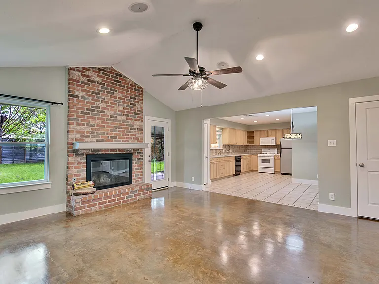 2303 Southern Oaks Dr — Photo 18