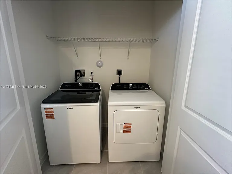 822 SW 11th Ter — Photo 17