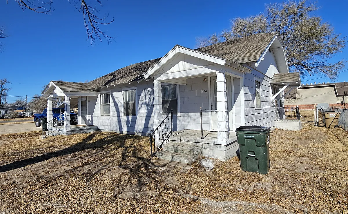 Building Photo - 110 E 6th Ave #1